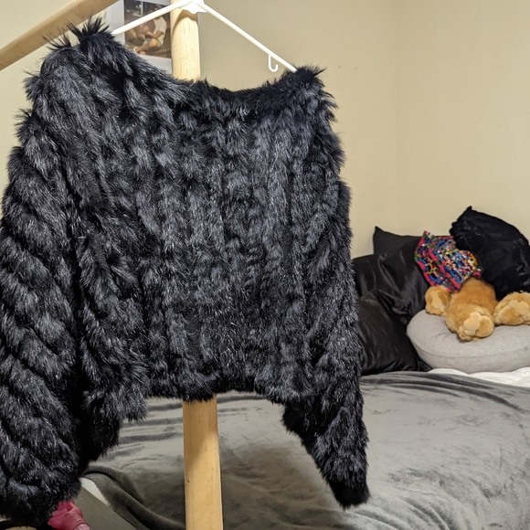 Faux Fur Shawl - Picture 3 of 3